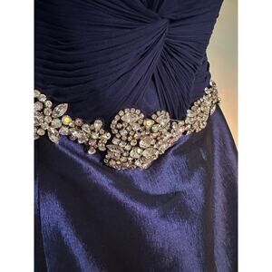 Elegant Navy Blue Formal Gown – Size 6